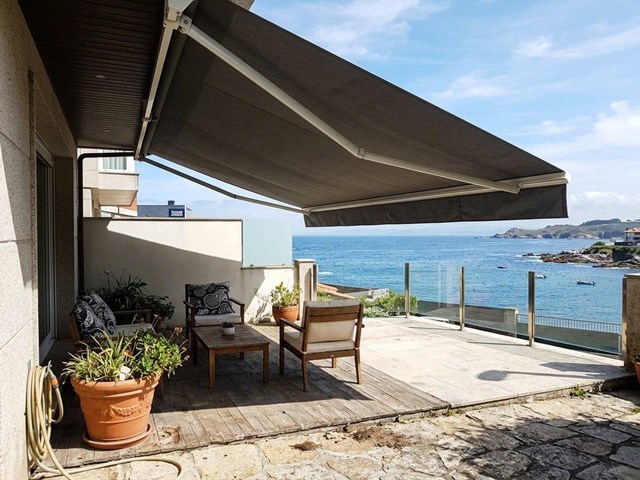 Despídete del calor con toldos Bandalux para protección solar exterior en Sanxenxo