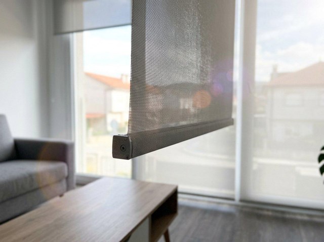 Estores enrollables Bandalux con control solar para hogares en Poio: menos calor y más confort - Imagen 1