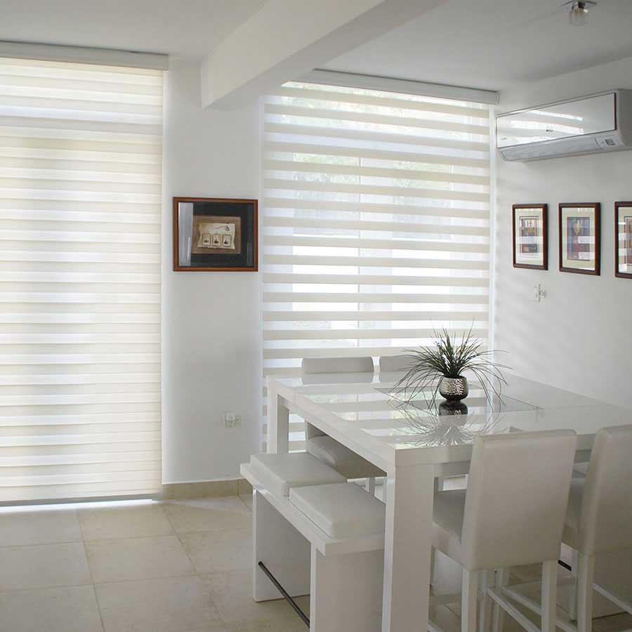 Cortinas Bandalux instaladas en ventanas de una vivienda en Poio