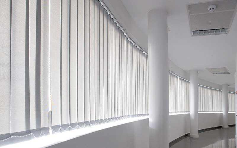 Sistema de tracción por cuerda para cortinas Bandalux en Poio