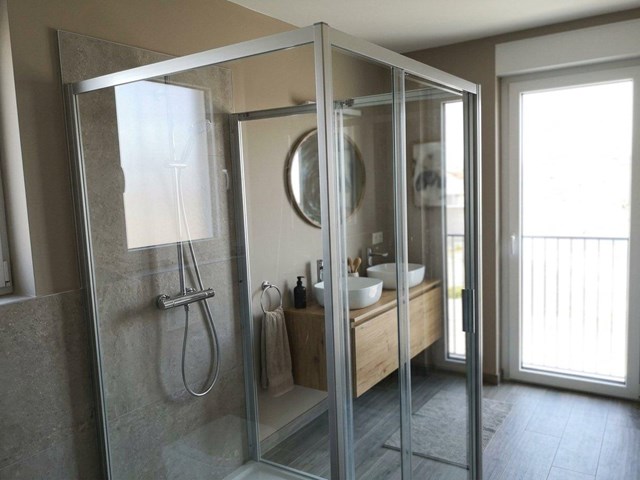 Renueva tu baño con nuestras mamparas a medida en Vigo